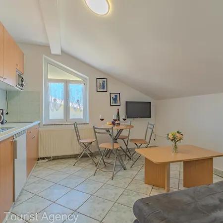 Vidovic アパート *